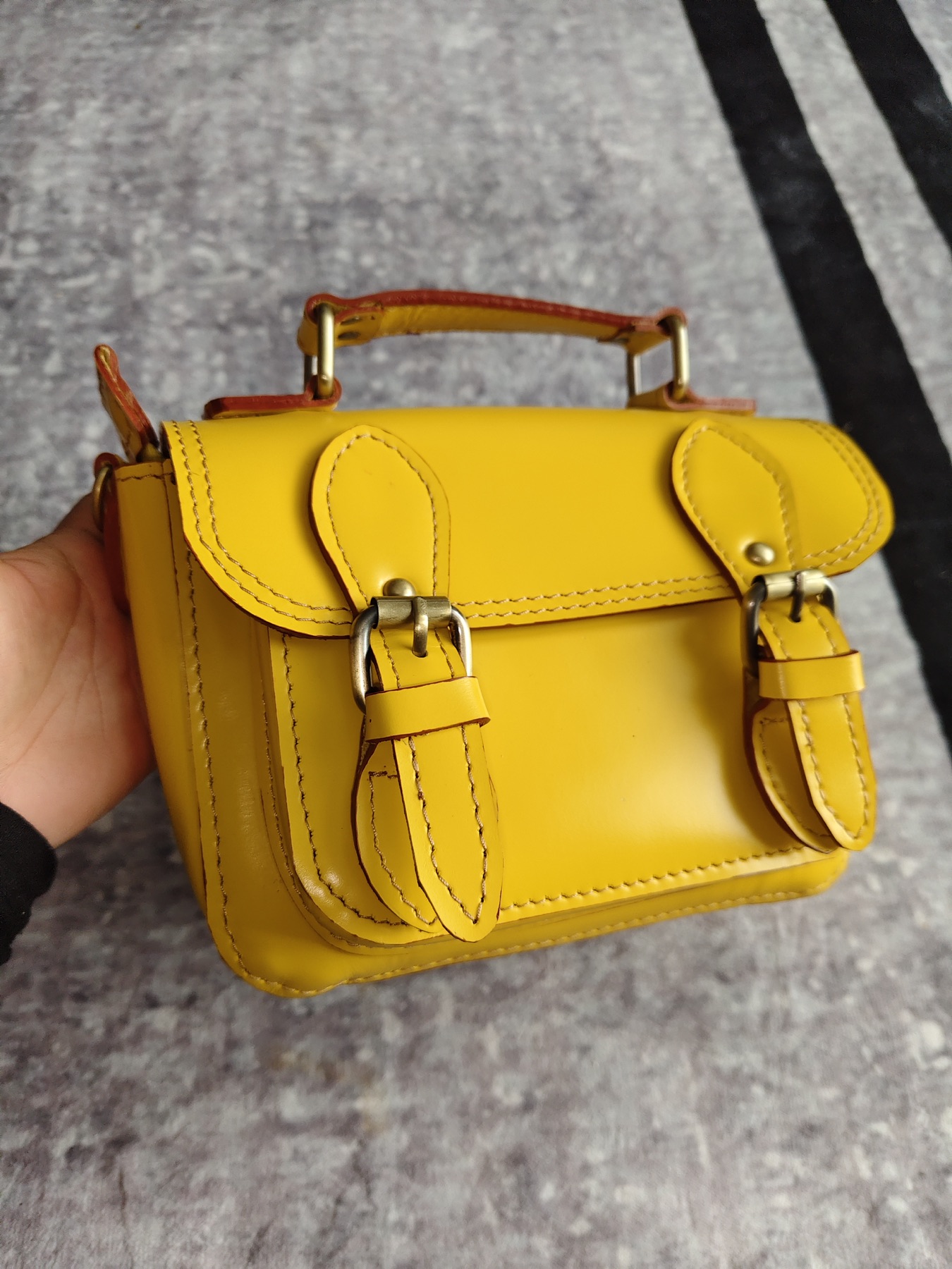 กระเป๋า Rasi Mini สีเหลือง ด้านหน้า
